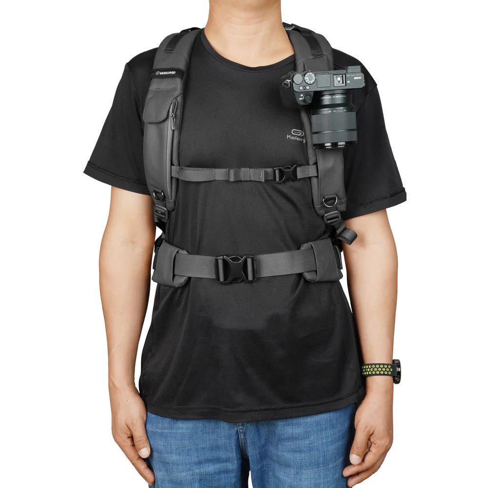Vanguard VEO Metro 25L Camera & Everyday Backpack with 16" Laptop Compartment – Black